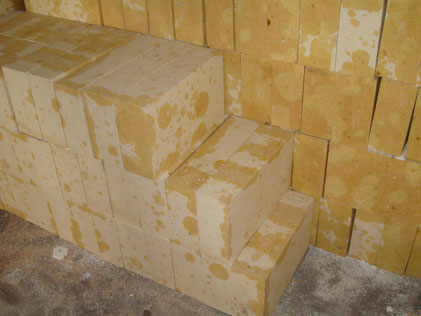 Color, Weight and Feel of Refractory Bricks